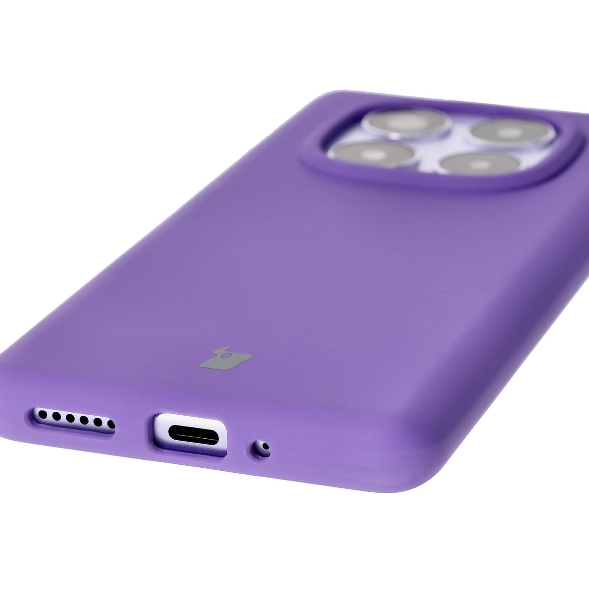Prim-plan al decupajelor precise și posibilitatea de încărcare wireless în carcasa Bizon Soft Case