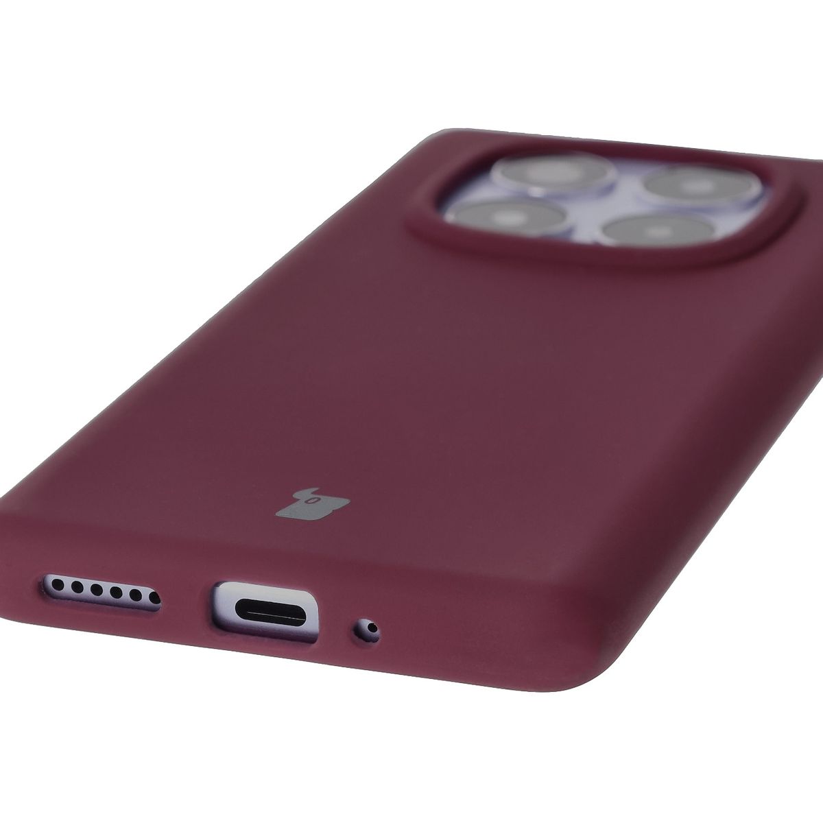 Prim-plan pe decupajele precise și posibilitatea de încărcare wireless în carcasa Bizon Soft Case