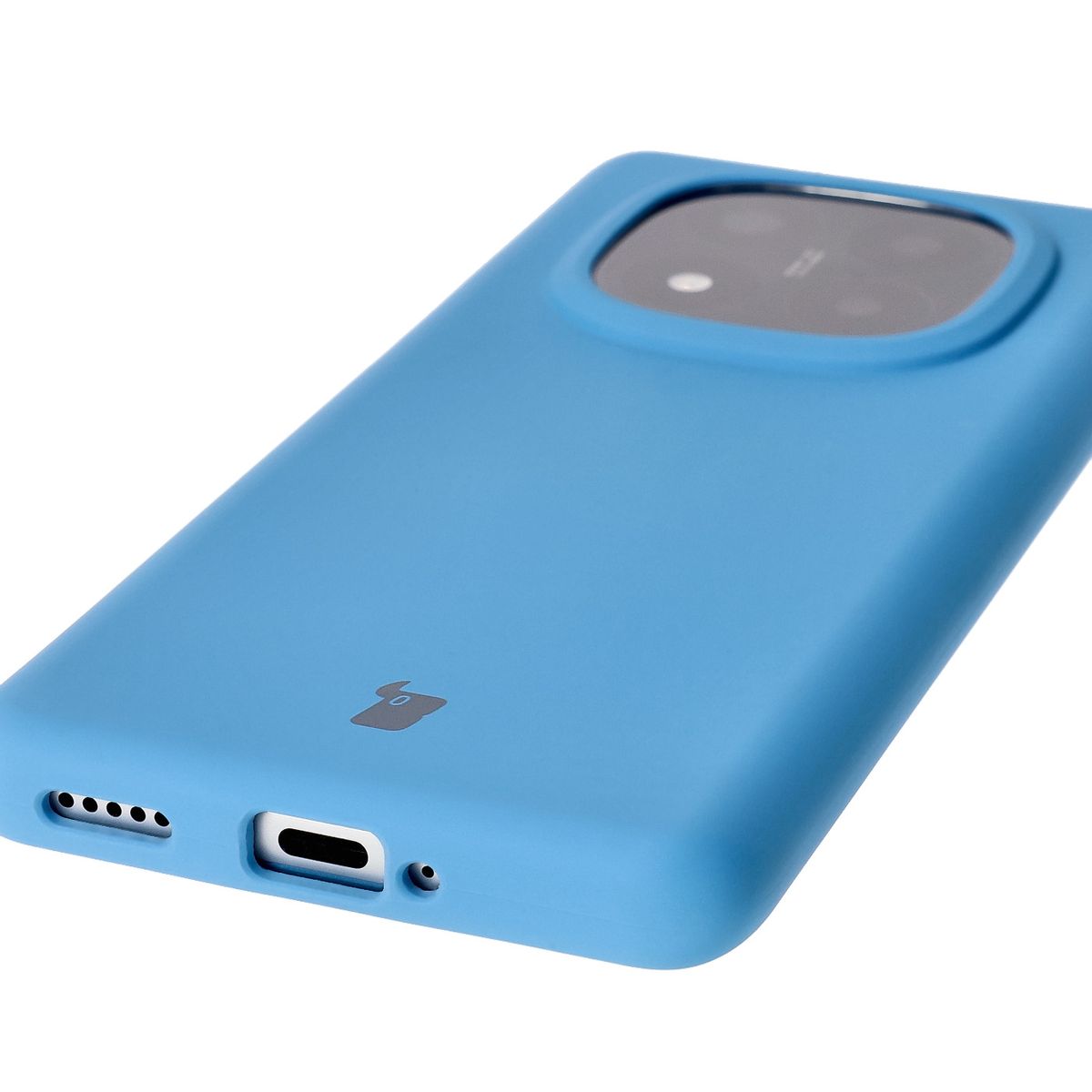 Prim-plan al decupajelor precise și posibilitatea de încărcare wireless în carcasa Bizon Soft Case