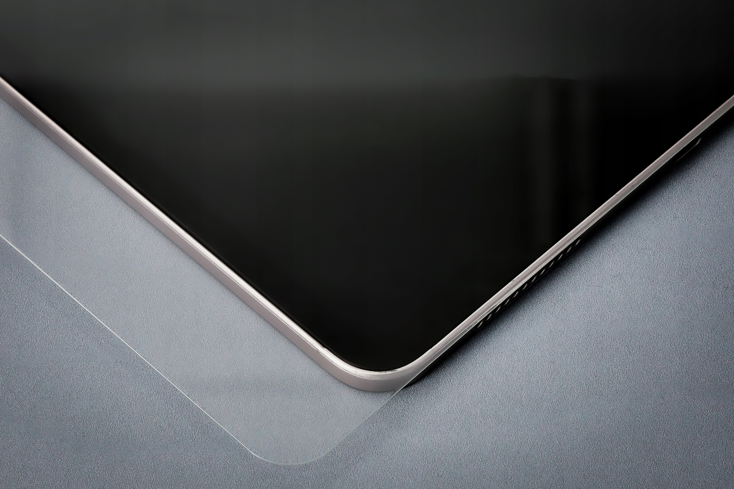 Montage des Glases auf dem Tablet-Bildschirm