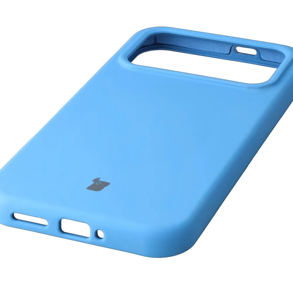 Zbliżenie na precyzyjne wycięcia i możliwość ładowania indukcyjnego w etui Bizon Soft Case do Xiaomi POCO F9 Ultra