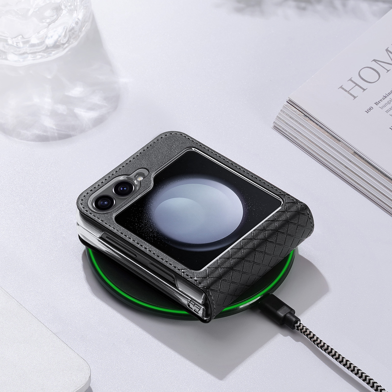 Telefon ładowany indukcyjnie w etui skórzanym Dux Ducis Brill