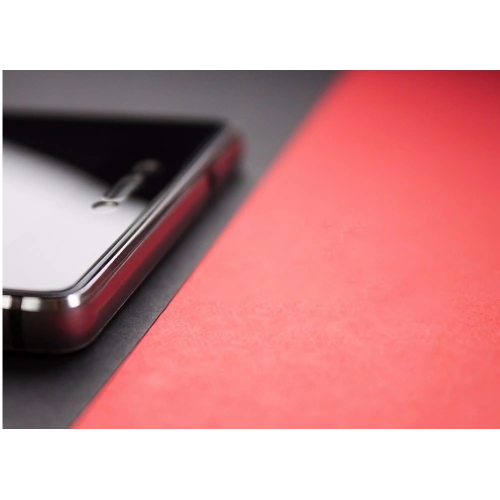 Szkło hybrydowe 3MK z oznaczeniem odporności na zarysowania 7H.