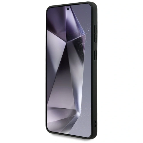 Detale etui Guess 4G Ring, ukazujące precyzyjne wycięcia na porty i przyciski