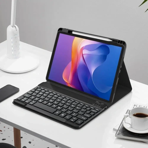 Detail klávesnice pouzdra, ideální pro psaní na Xiaomi Redmi Pad 2.