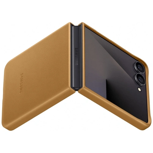 Zbliżenie na etui Samsung Kindsuit, pokazujące detale i wycięcia na porty.