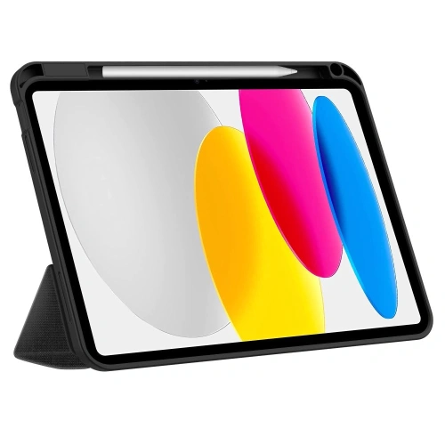 Etui Tech-Protect w użyciu, trzymane w ręku z otwartą klapką.