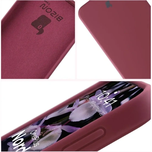 Silikonowe etui Bizon Soft Case w ciemnofioletowym kolorze z bliska, pokazujące detale