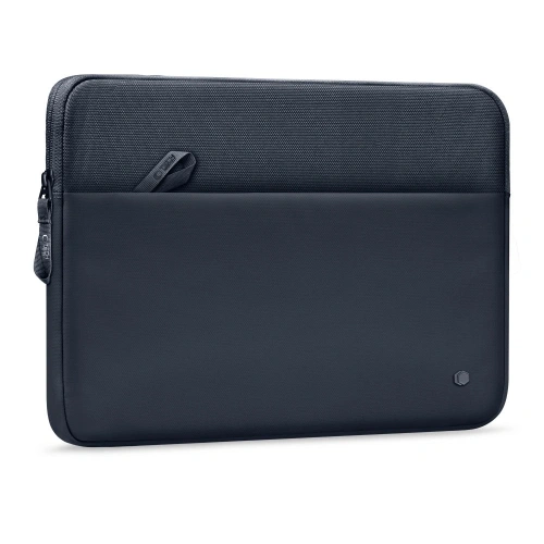 Zbliżenie na torbę Tech-Protect Sleeve z widocznym logo