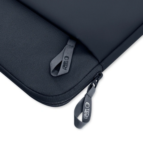Torba Tech-Protect Sleeve w użyciu, z laptopem w środku