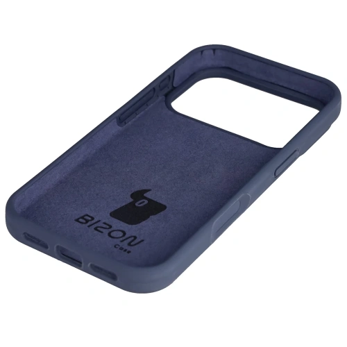 Silikonowe etui Bizon Soft Case w użyciu, zapewniające ochronę iPhone 17 Pro.