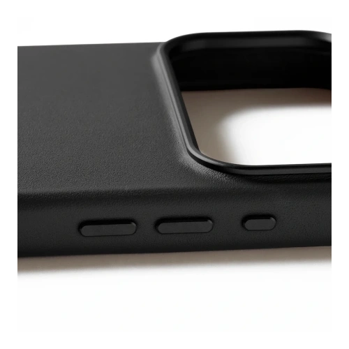 Zbliżenie na etui Mujjo, ukazujące wysoką jakość materiału hybrydowego.