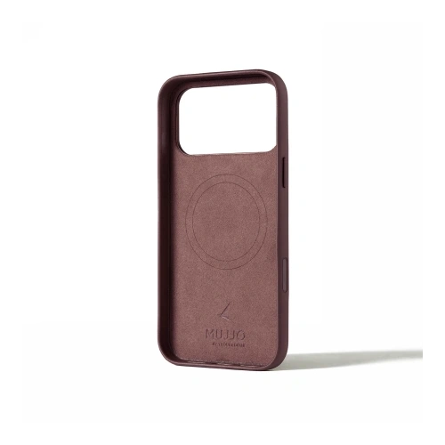 Etui Mujjo z funkcją MagSafe, umieszczone na Apple iPhone 17 Pro Max.