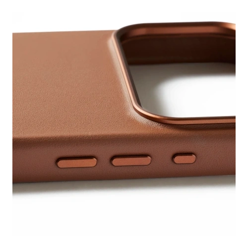 Zbliżenie na etui Mujjo Leather Case, pokazujące detale materiału hybrydowego.