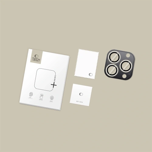 Osłona aparatu Tech-Protect Camring Fit+ na tle nowoczesnego smartfona iPhone.