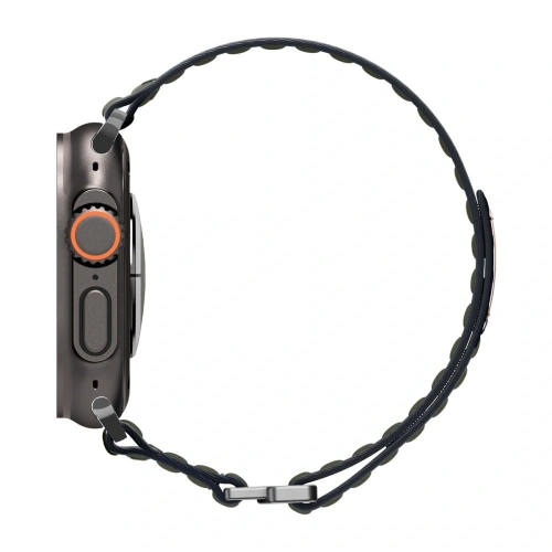 Pasek Spigen WBF0 Band na tle naturalnym, pokazujący jego zielony odcień.