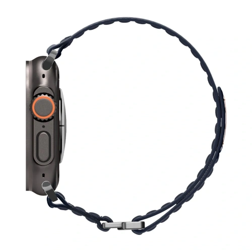 Zbliżenie na granatowy pasek Spigen WBF0, doskonały do sportowego stylu.