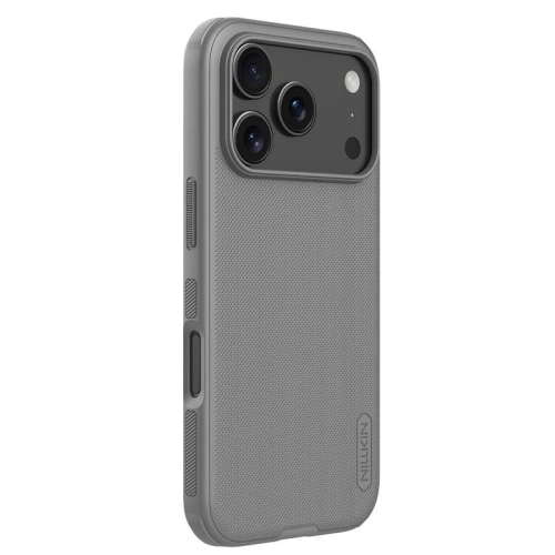 Etui Nillkin Super Shield Pro zamontowane na iPhone 17 Pro Max, podkreślające jego elegancki wygląd.