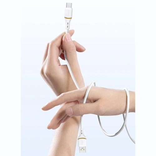 Kabel Dudao L25T w akcji, podłączony do smartfona i ładowarki.