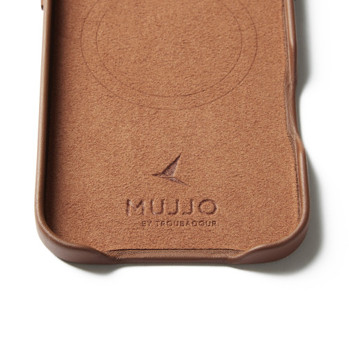 Etui Mujjo zamontowane na iPhone Air, prezentujące stylowy wygląd i funkcjonalność.